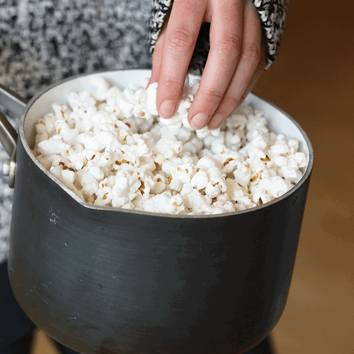 Stovetop Popcorn Made Easy: Avoid Burning & Get Fluffy Results